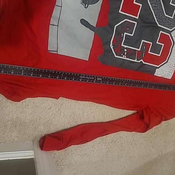 Launder Mens T-Shirt Size 2XL Red Long Sleeve 23 Greatest Hoops - Picture 6 of 8